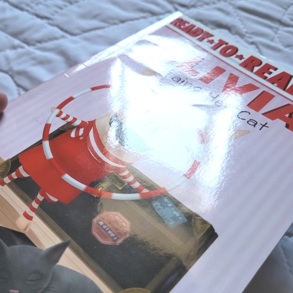 3/$15 🌸 Olivia: Olivia Trains Her Cat - Picture 3 of 7